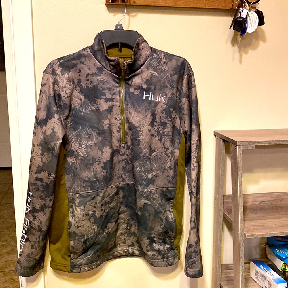 Huk fishing jacket green. Mens small.